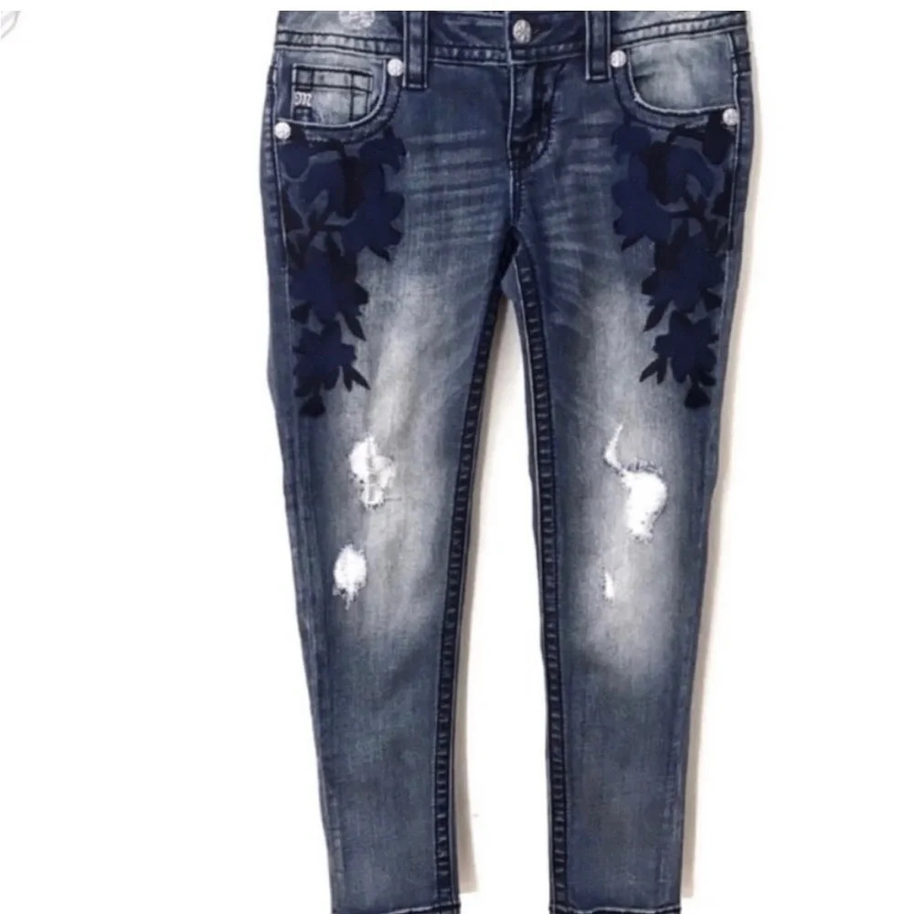 LAST CALL Miss Me Signature Ankle Skinny Jeans Women’s Size 26 Blue Embroidered